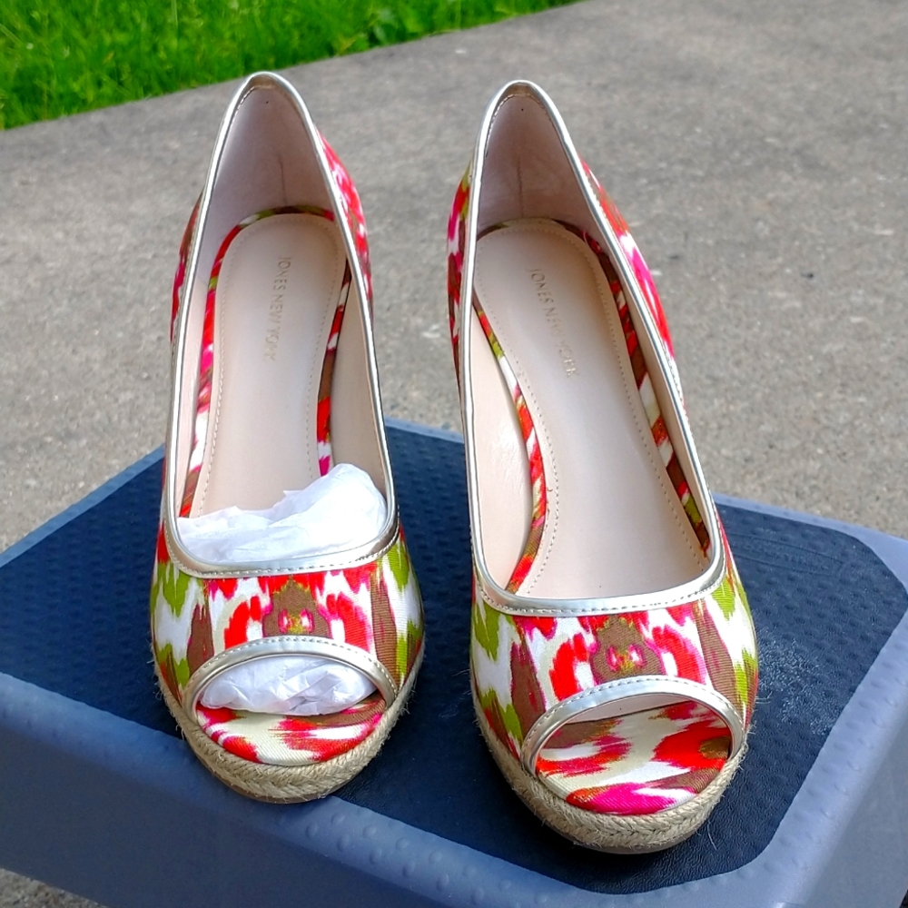 Women's Jones New York wedges size8 tan brown green red orange